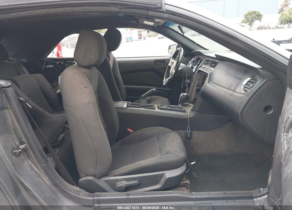2014 FORD MUSTANG V6 VIN: 1ZVBP8EM3E5217709