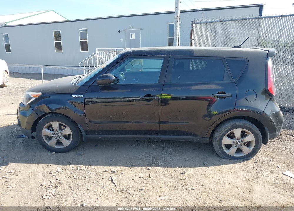 2017 KIA SOUL VIN: KNDJN2A2XH7885571