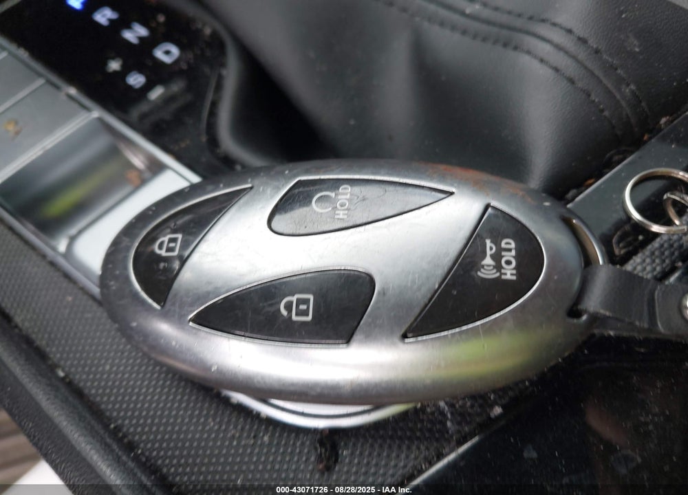 2024 HYUNDAI ELANTRA HYBRID VIN: KMHLM4DJXRU096104