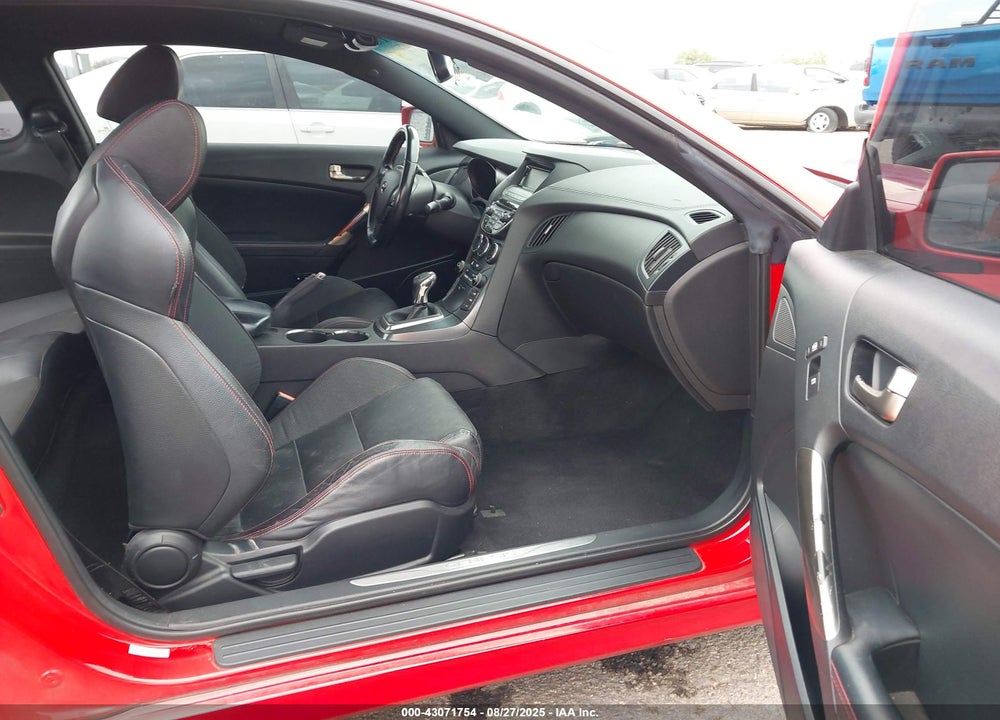 2015 HYUNDAI GENESIS VIN: KMHHU6KJ9FU121977