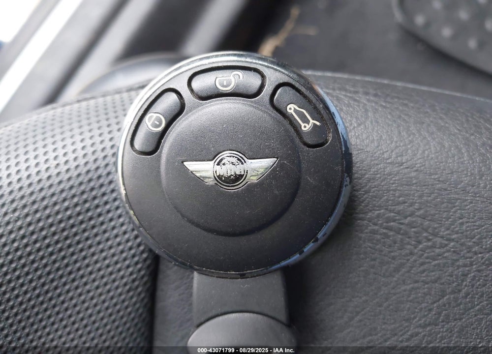 2010 MINI COOPER VIN: WMWMF3C51ATZ22976