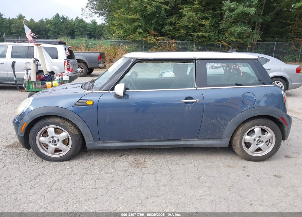 2010 MINI COOPER VIN: WMWMF3C51ATZ22976
