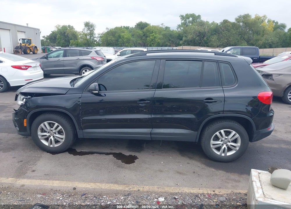 2016 VOLKSWAGEN TIGUAN VIN: WVGBV7AX3GW568986
