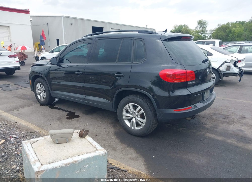 2016 VOLKSWAGEN TIGUAN VIN: WVGBV7AX3GW568986