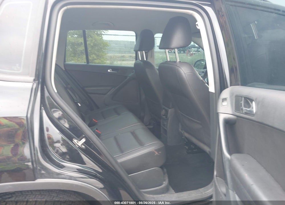 2016 VOLKSWAGEN TIGUAN VIN: WVGBV7AX3GW568986