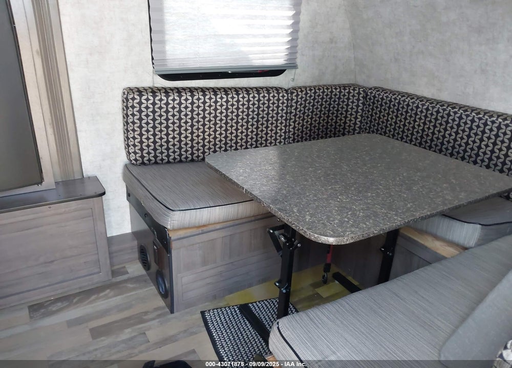 2016 WINNEBAGO MINI DROP 1780WD VIN: 54CTW1G13G3030280