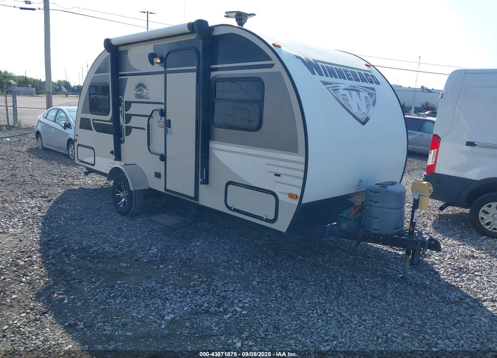 2016 WINNEBAGO MINI DROP 1780WD VIN: 54CTW1G13G3030280
