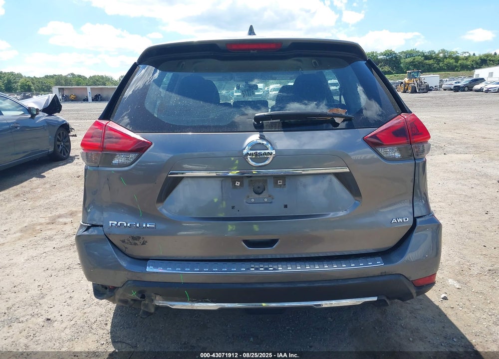 2018 NISSAN ROGUE VIN: JN8AT2MV8JW328833