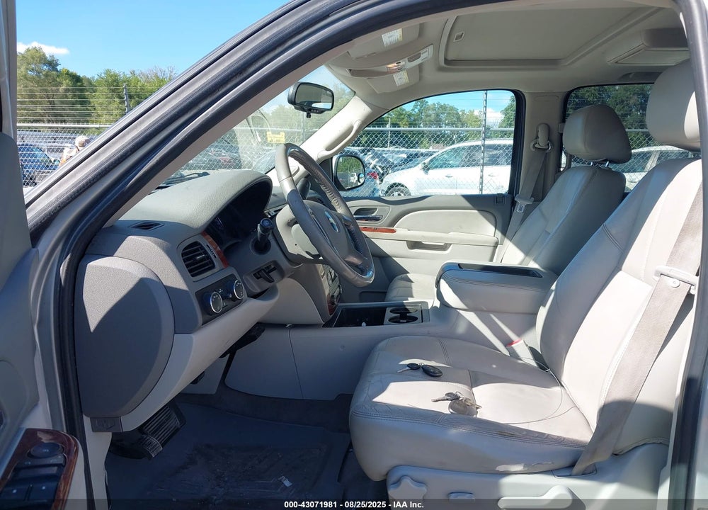 2011 CHEVROLET SUBURBAN 1500 LT1 VIN: 1GNSKJE31BR112484