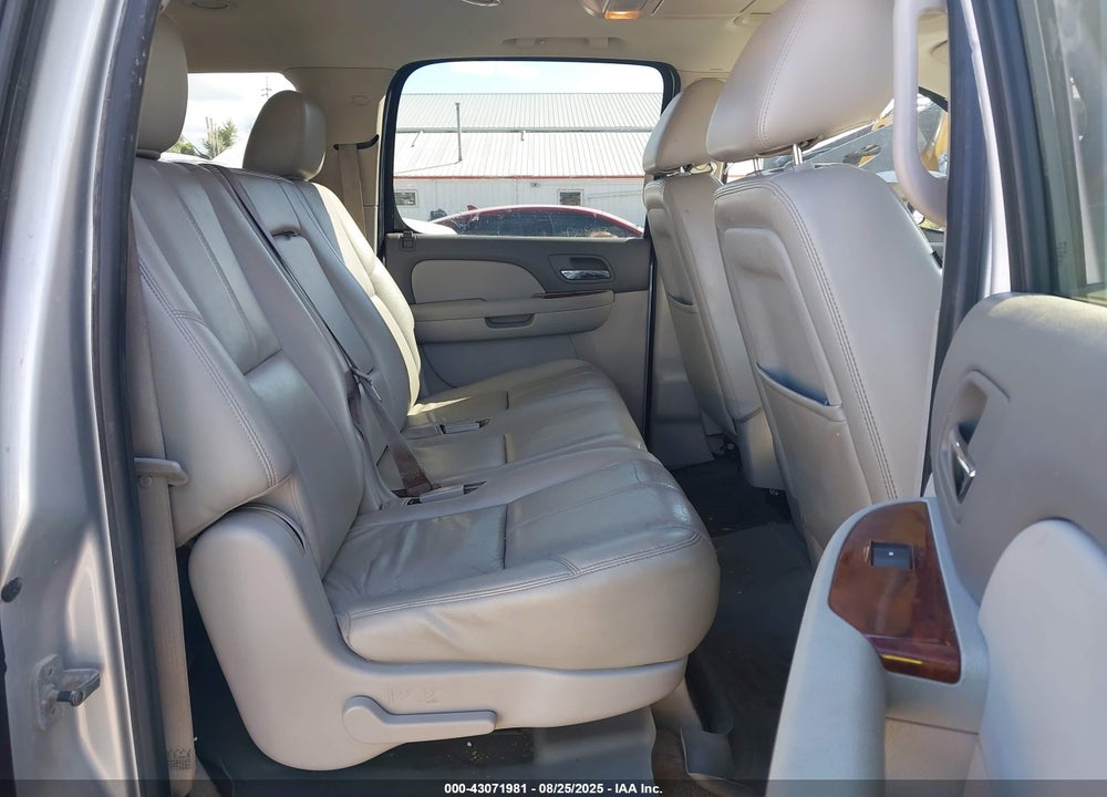 2011 CHEVROLET SUBURBAN 1500 LT1 VIN: 1GNSKJE31BR112484