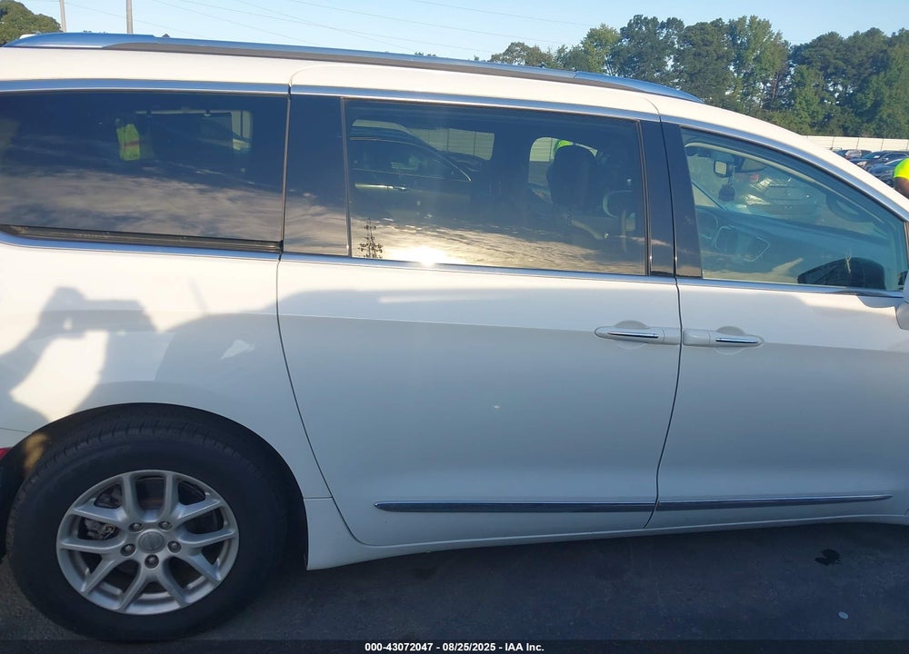 2020 CHRYSLER PACIFICA TOURING L VIN: 2C4RC1BG3LR125695