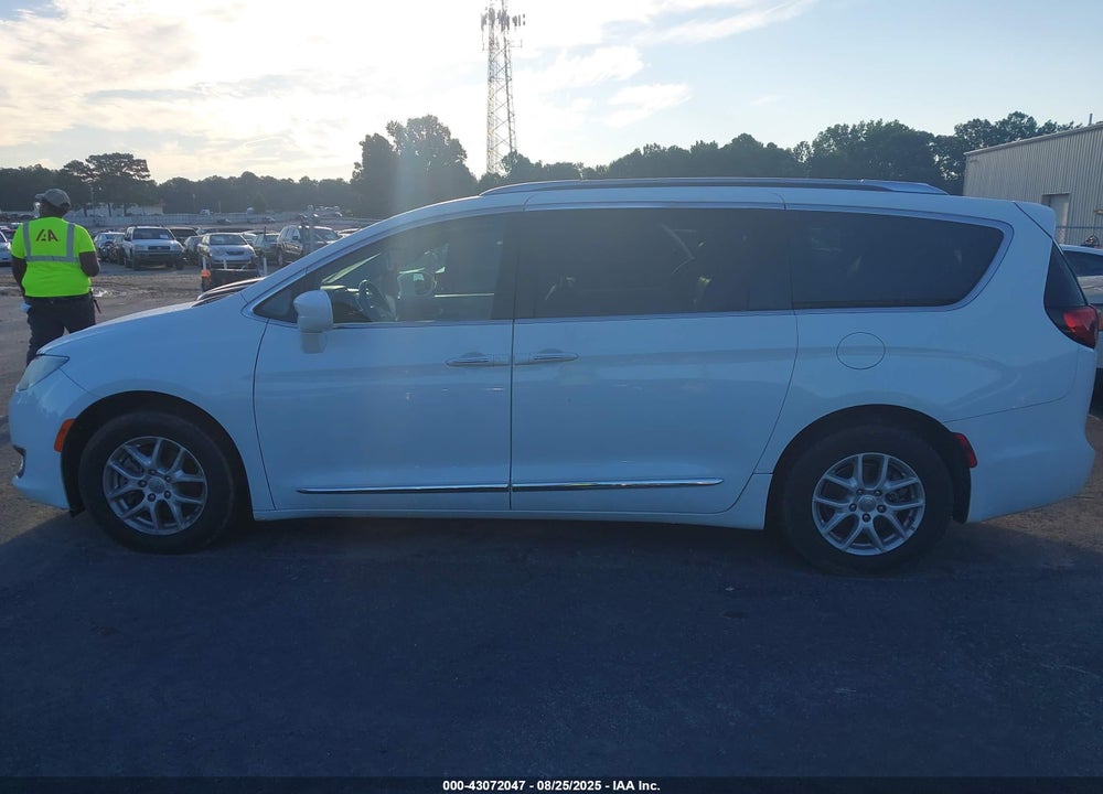 2020 CHRYSLER PACIFICA TOURING L VIN: 2C4RC1BG3LR125695
