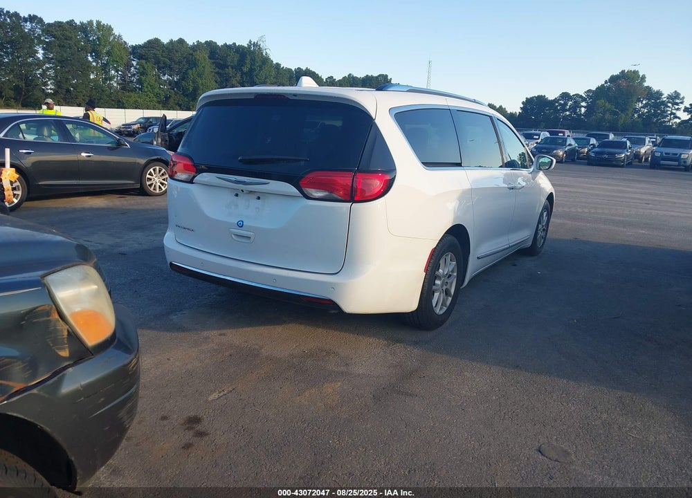 2020 CHRYSLER PACIFICA TOURING L VIN: 2C4RC1BG3LR125695