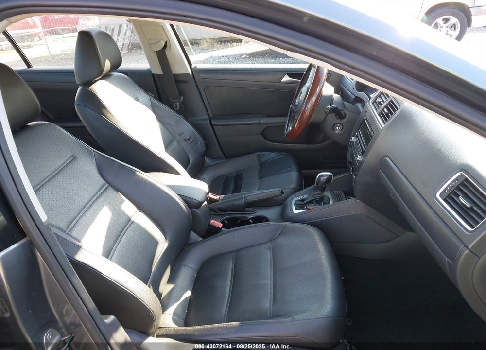 2014 VOLKSWAGEN JETTA VIN: 3VWD17AJ9EM418881