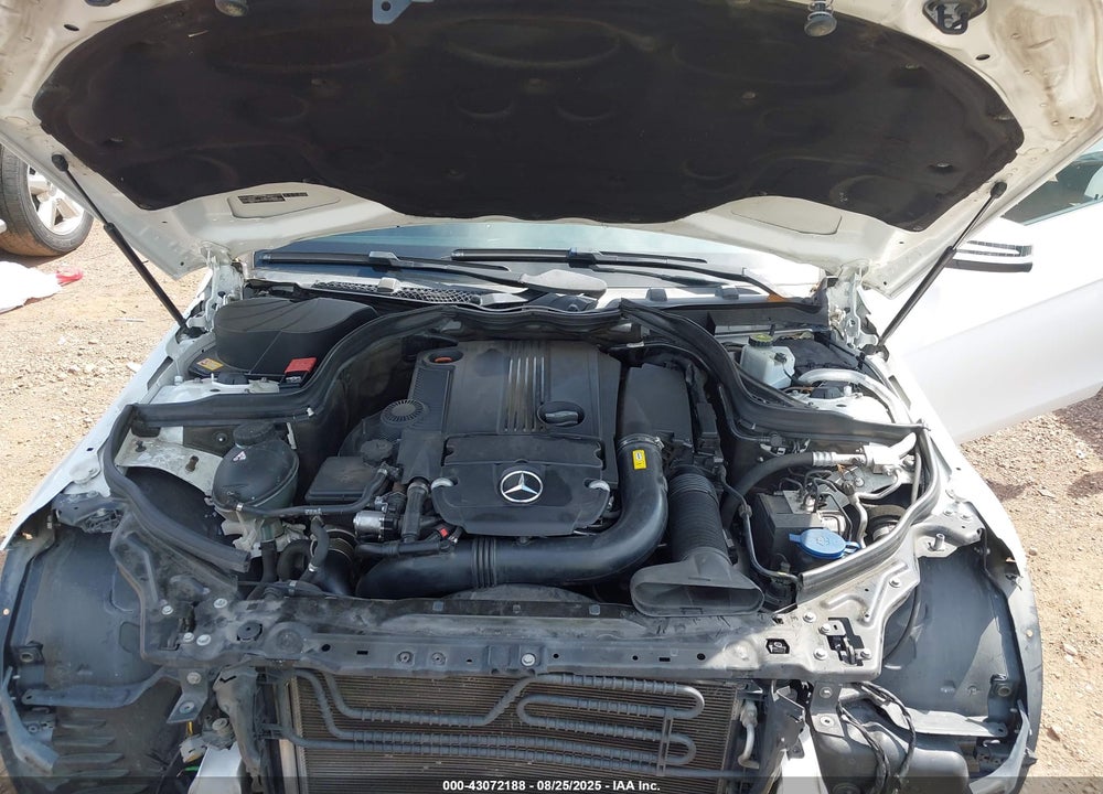 2015 MERCEDES-BENZ C CLASS VIN: WDDGJ4HB0FG363591