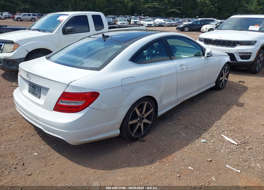 2015 MERCEDES-BENZ C CLASS VIN: WDDGJ4HB0FG363591