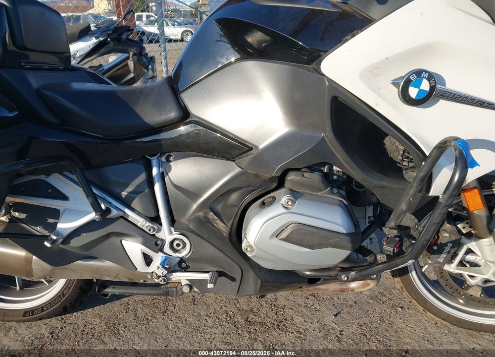 2018 BMW R1200 RT VIN: WB10A1304JZ466944