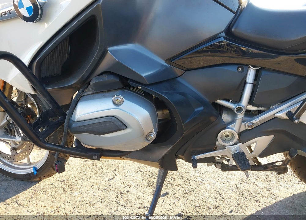 2018 BMW R1200 RT VIN: WB10A1304JZ466944