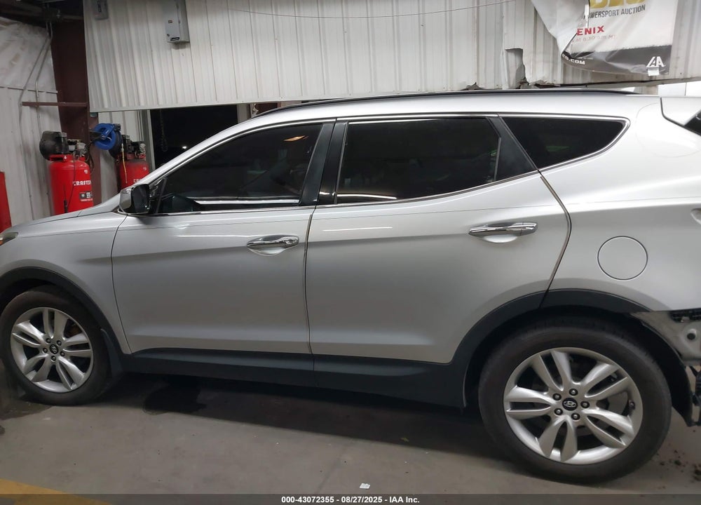 2016 HYUNDAI SANTA FE VIN: 5XYZWDLA5GG316967