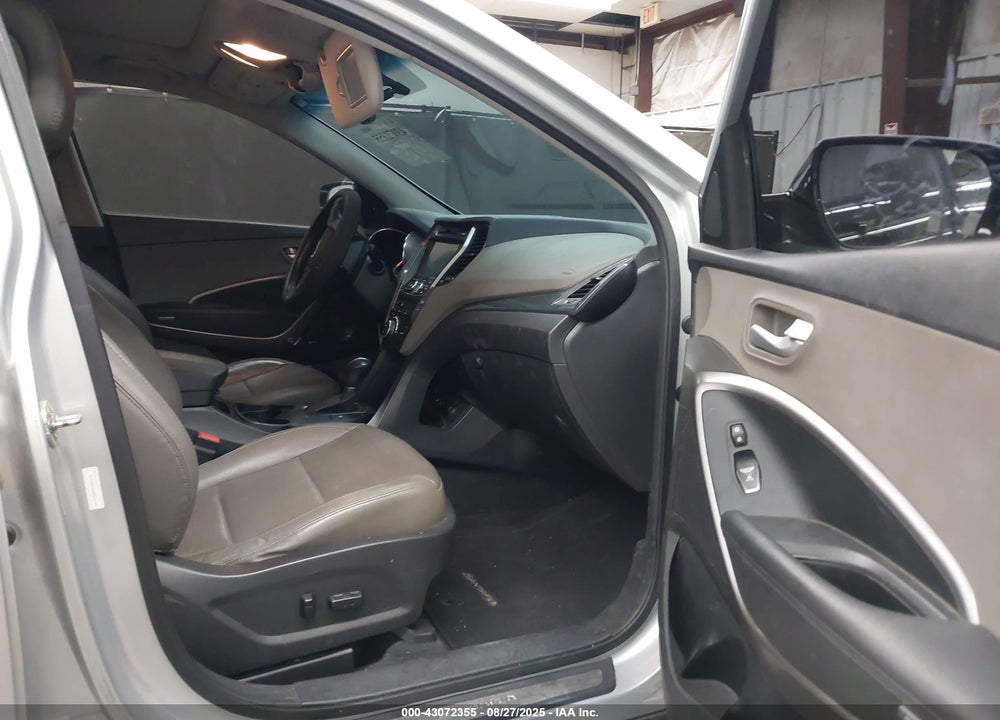 2016 HYUNDAI SANTA FE VIN: 5XYZWDLA5GG316967