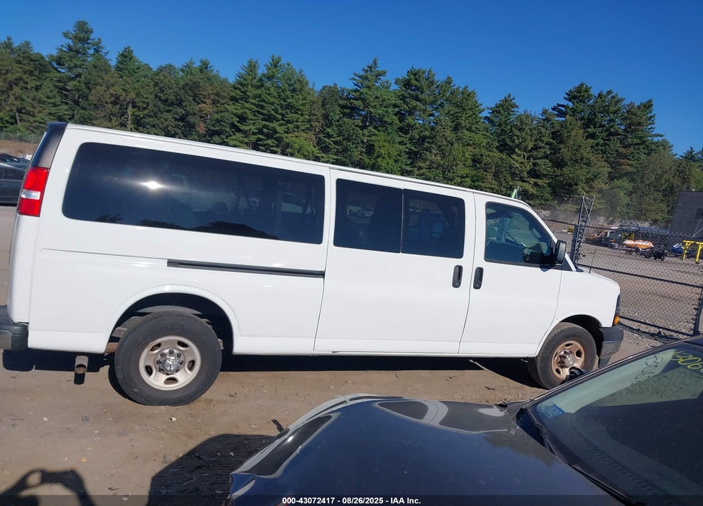 2020 CHEVROLET EXPRESS PASSENGER RWD 3500 EXTENDED WHEELBASE LT VIN: 1GAZGPFG1L1127444