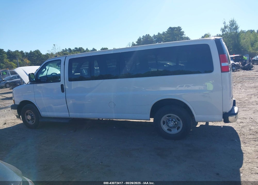 2020 CHEVROLET EXPRESS PASSENGER RWD 3500 EXTENDED WHEELBASE LT VIN: 1GAZGPFG1L1127444