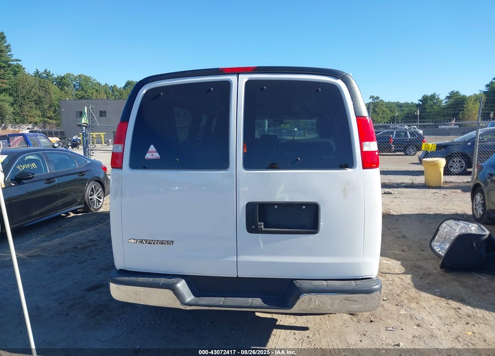 2020 CHEVROLET EXPRESS PASSENGER RWD 3500 EXTENDED WHEELBASE LT VIN: 1GAZGPFG1L1127444