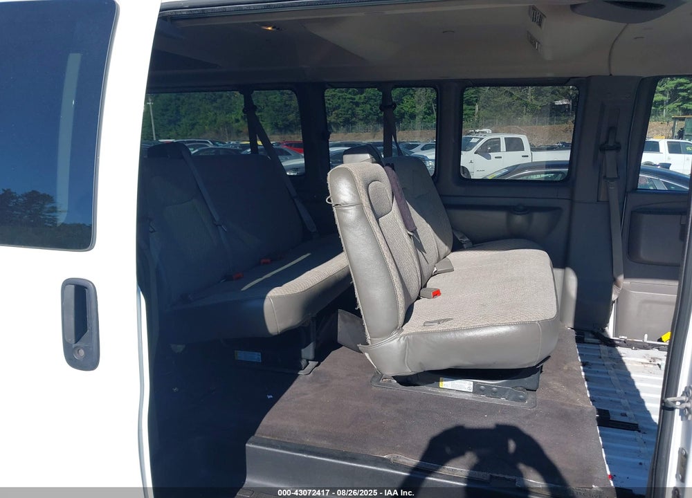 2020 CHEVROLET EXPRESS PASSENGER RWD 3500 EXTENDED WHEELBASE LT VIN: 1GAZGPFG1L1127444