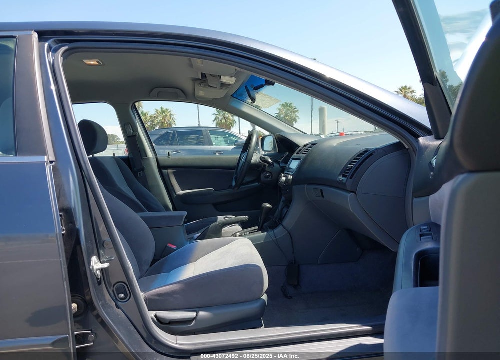 2004 HONDA ACCORD 2.4 LX VIN: JHMCM56384C032441