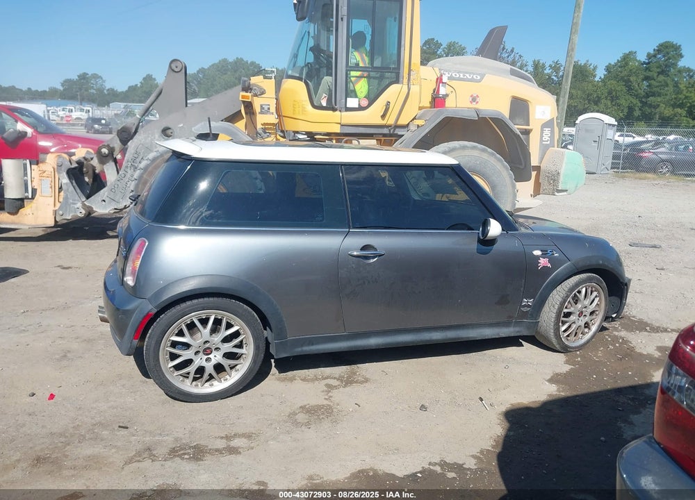 2002 MINI COOPER S VIN: WMWRE33462TD51974