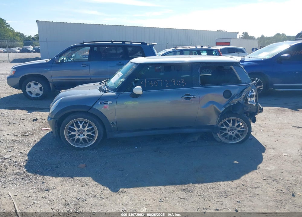 2002 MINI COOPER S VIN: WMWRE33462TD51974
