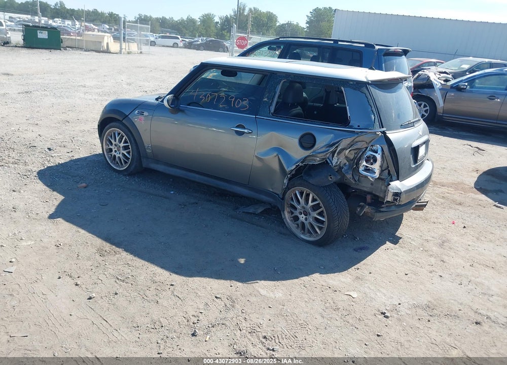 2002 MINI COOPER S VIN: WMWRE33462TD51974