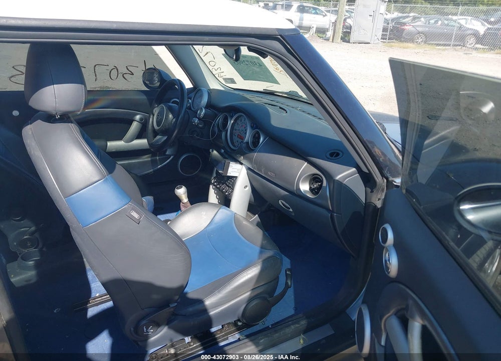 2002 MINI COOPER S VIN: WMWRE33462TD51974