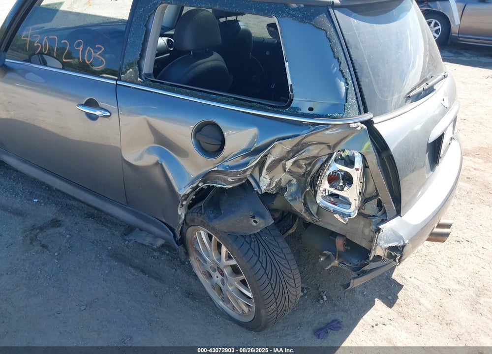 2002 MINI COOPER S VIN: WMWRE33462TD51974