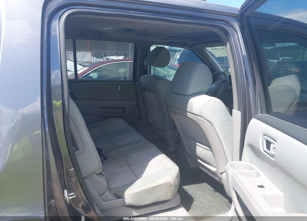 2015 HONDA PILOT VIN: 5FNYF4H32FB058869