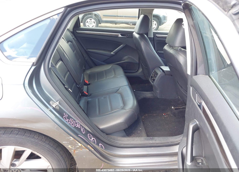 2018 VOLKSWAGEN PASSAT VIN: 1VWBA7A38JC015592