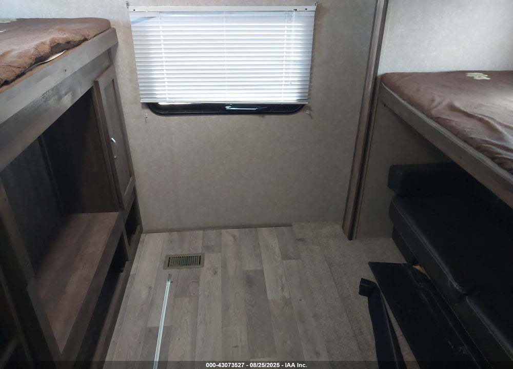 2018 VIBE BY FOREST RIVER 313BHS VIN: 4X4TVBG24J4111107