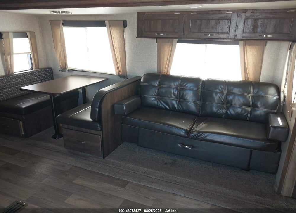 2018 VIBE BY FOREST RIVER 313BHS VIN: 4X4TVBG24J4111107