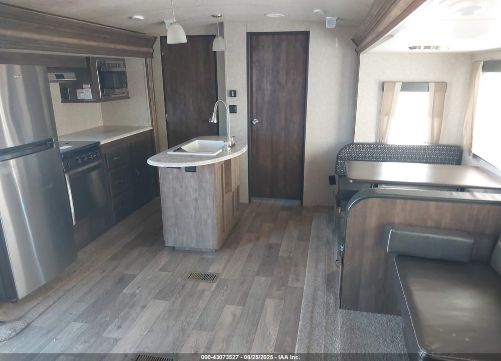 2018 VIBE BY FOREST RIVER 313BHS VIN: 4X4TVBG24J4111107