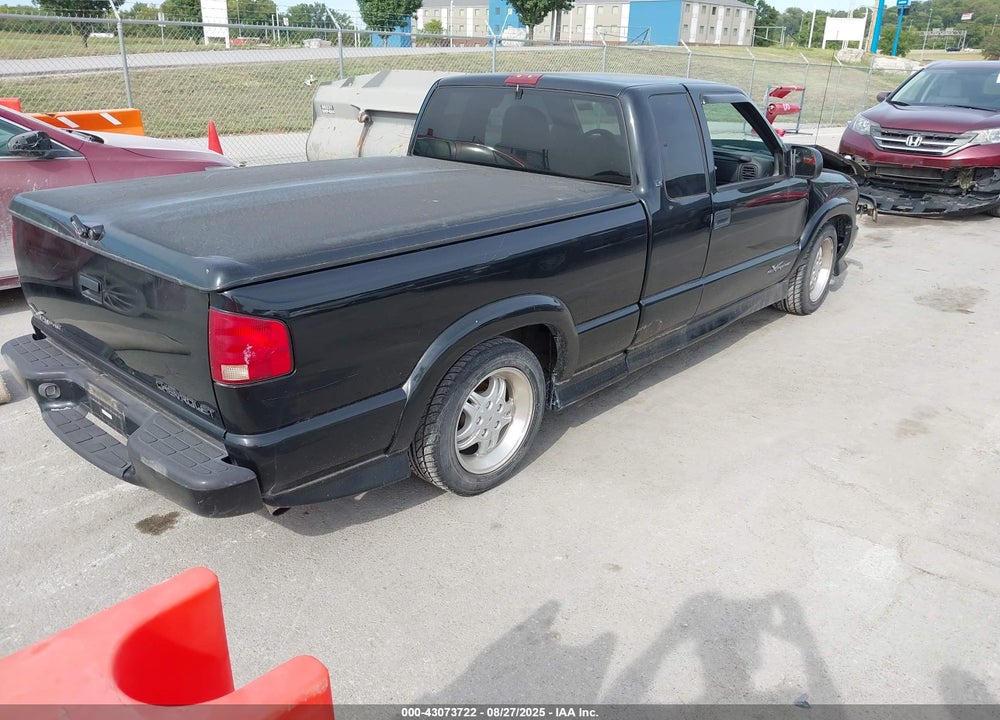 2001 CHEVROLET S-10 LS VIN: 1GCCS19W418151317