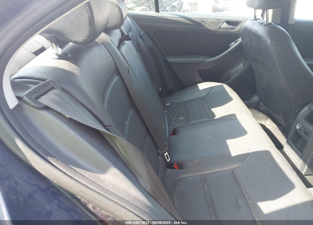 2014 VOLKSWAGEN JETTA VIN: 3VWD17AJ3EM294977