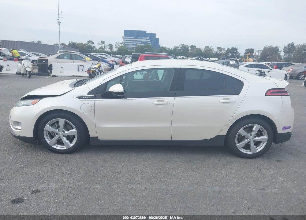 2014 CHEVROLET VOLT VIN: 1G1RE6E48EU124923