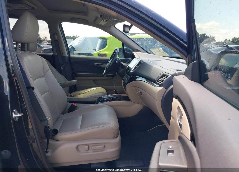 2017 HONDA PILOT VIN: 5FNYF6H98HB009808
