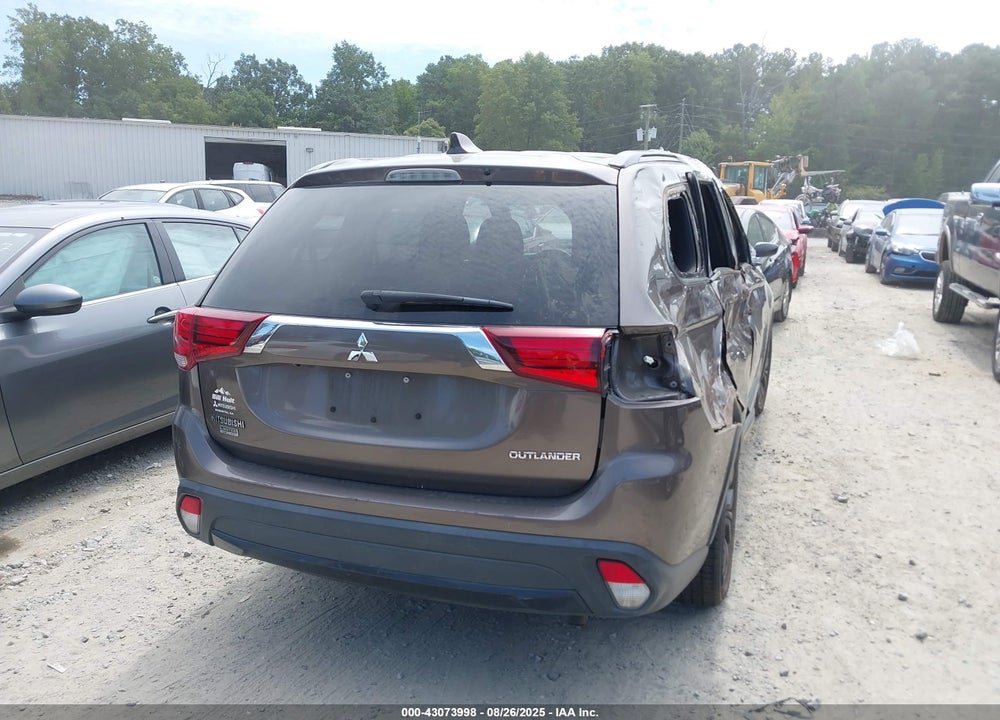 2018 MITSUBISHI OUTLANDER VIN: JA4AD3A38JZ018658