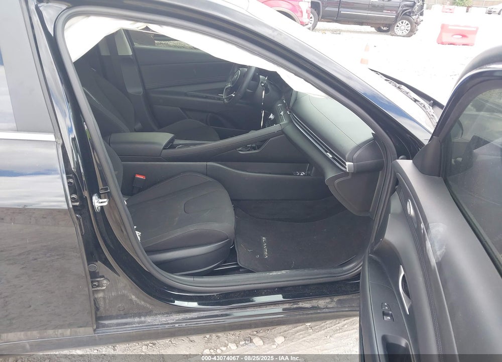 2024 HYUNDAI ELANTRA VIN: KMHLS4DG5RU789477