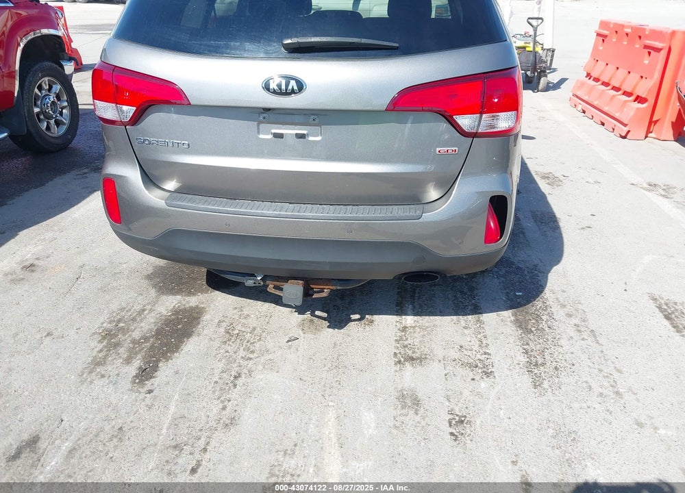 2014 KIA SORENTO LX VIN: 5XYKT3A64EG529649