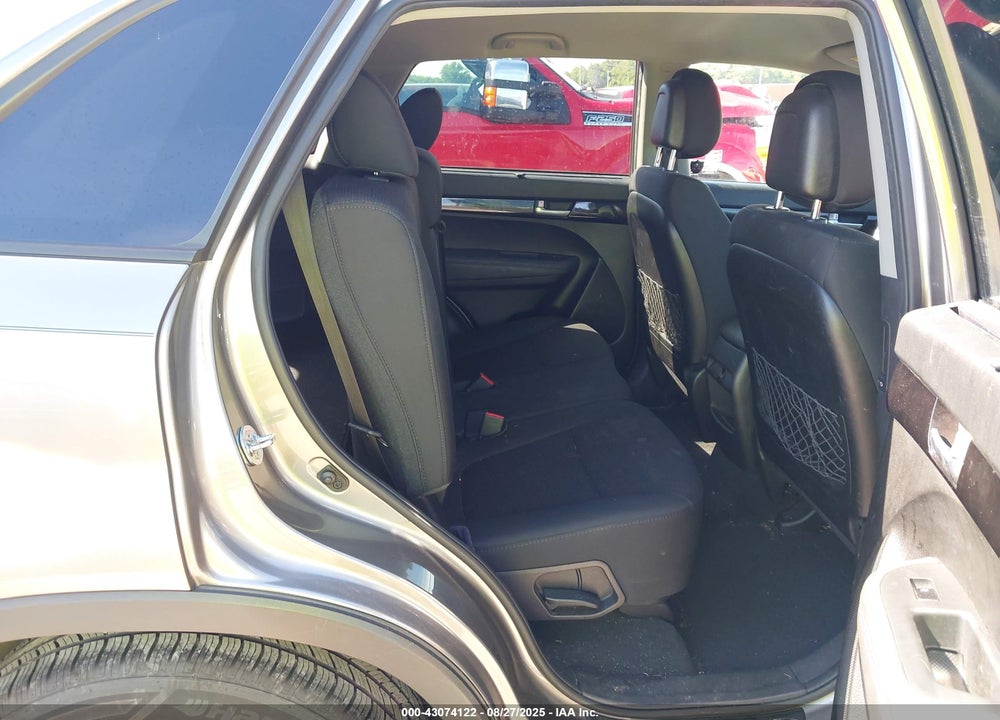 2014 KIA SORENTO LX VIN: 5XYKT3A64EG529649