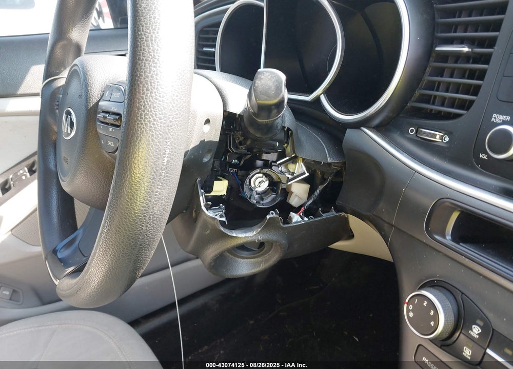 2015 KIA OPTIMA VIN: KNAGM4A72F5590331