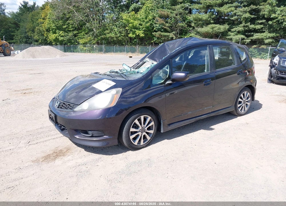 2013 HONDA FIT VIN: JHMGE8H53DC062929
