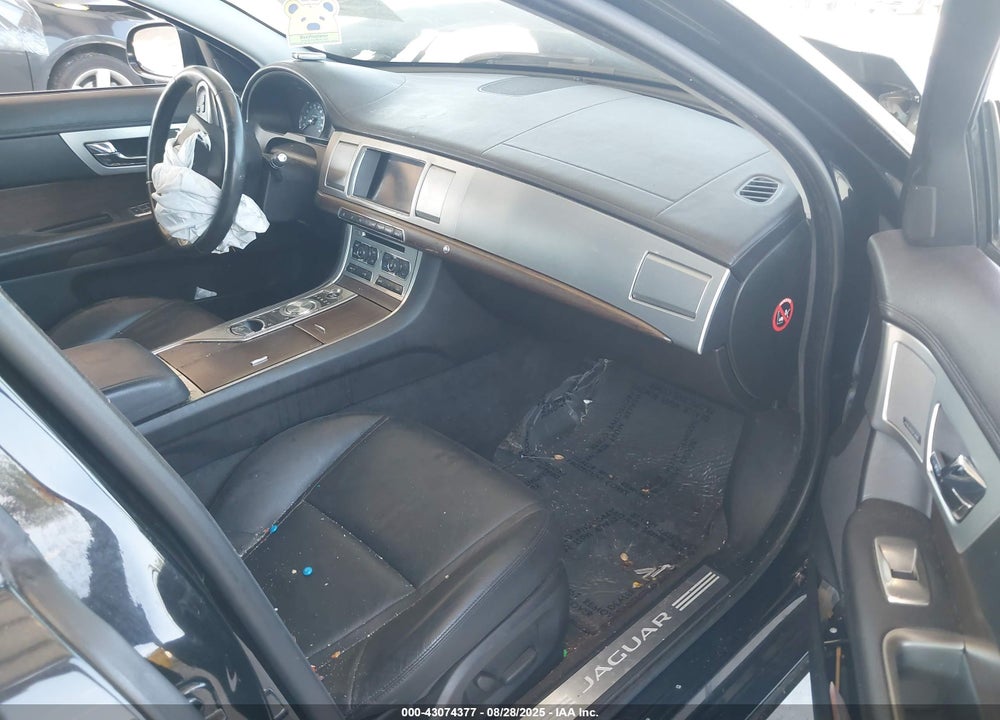 2014 JAGUAR XF V6 SC VIN: SAJWJ0EF9E8U28437